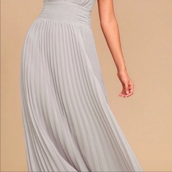 DONATED Beautiful pleated maxi dress - Picture 2 of 13